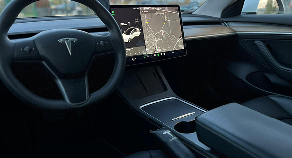 location-TESLA-Paris-roadstr