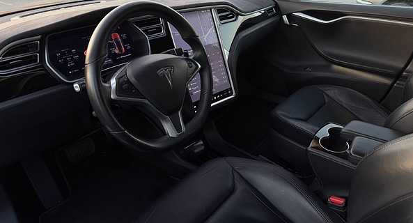 location-TESLA-Les Ulis-roadstr