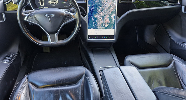 location-TESLA-Nice-roadstr