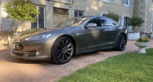 location-TESLA-Clermont-Ferrand-roadstr