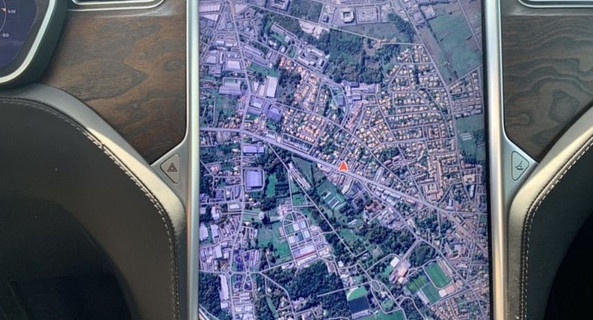 location-TESLA-Paris-roadstr