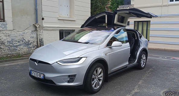 location-TESLA-Paris-roadstr