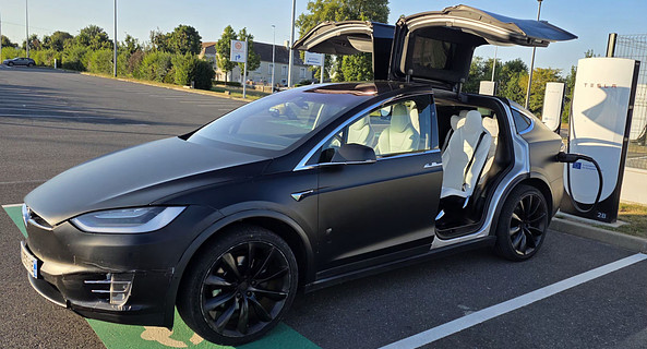 location-TESLA-Putanges-le-Lac-roadstr