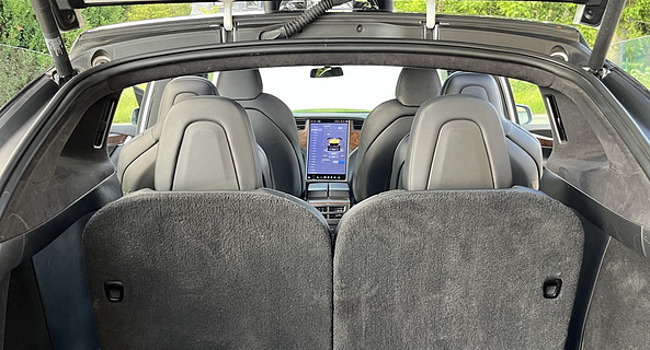 location-TESLA-Quédillac-roadstr