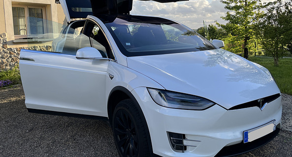 location-TESLA-Quédillac-roadstr