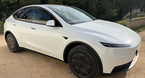 location-TESLA-Ajaccio-roadstr