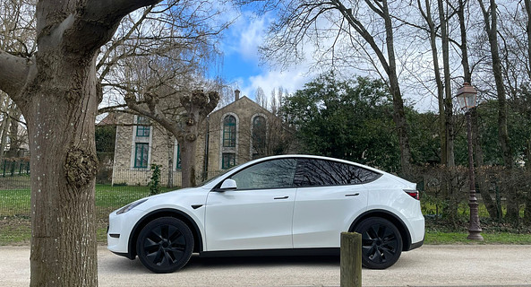 location-TESLA-Paris-roadstr