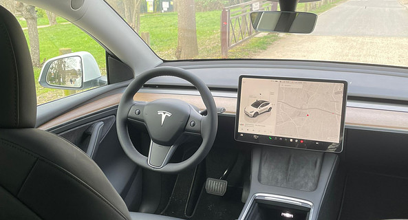 location-TESLA-Paris-roadstr