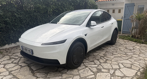 location-TESLA-Blanquefort-roadstr