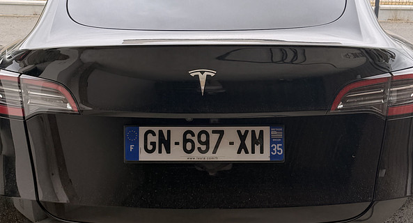 location-TESLA-Feins-roadstr