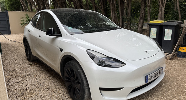 location-TESLA-Paradou-roadstr