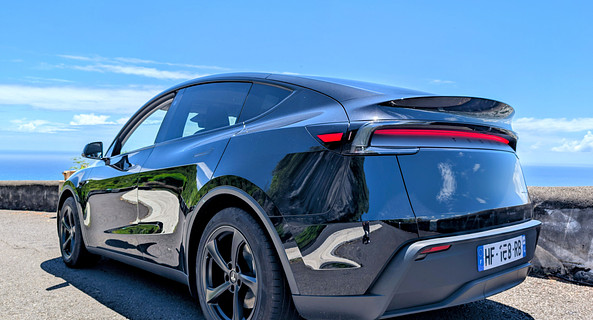location-TESLA-Saint-Denis-roadstr