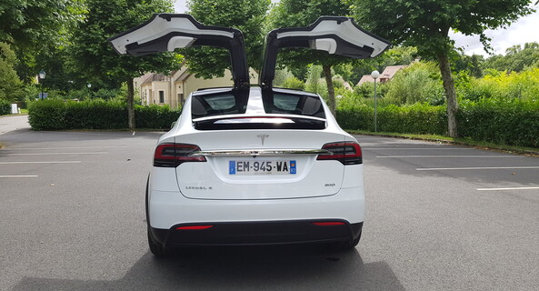 location-TESLA-Coignières-roadstr