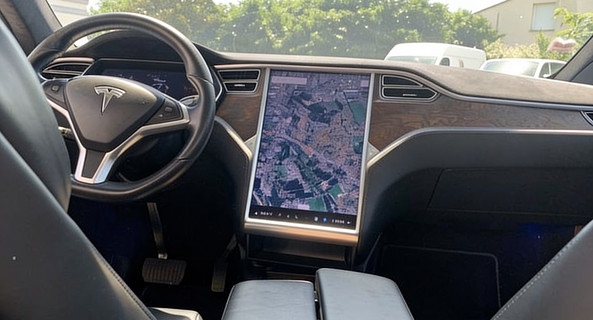 location-TESLA-Paris-roadstr