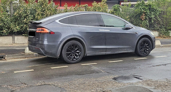 location-TESLA-Paris-roadstr