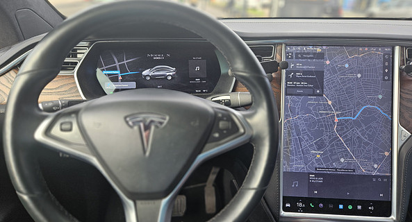 location-TESLA-Paris-roadstr