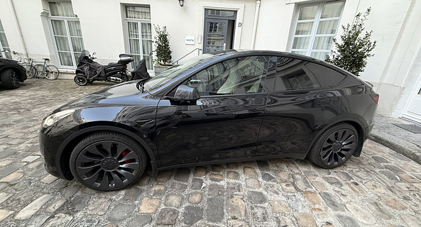 location-TESLA-Paris-roadstr