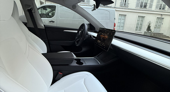 location-TESLA-Paris-roadstr