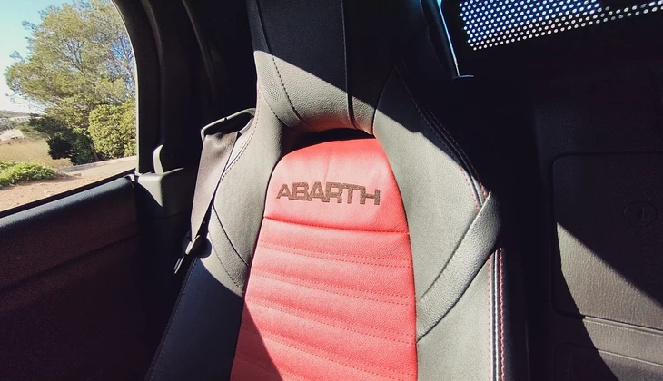 location-ABARTH-Saint-Raphaël-roadstr