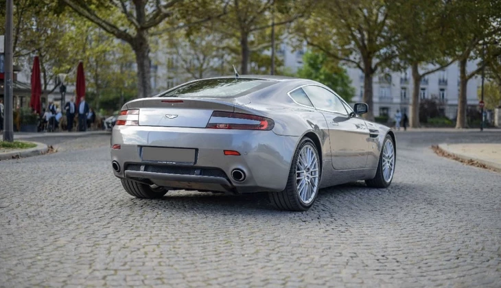 location-ASTON MARTIN-Paris-roadstr