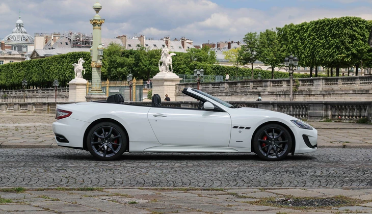 location-MASERATI-Paris-roadstr