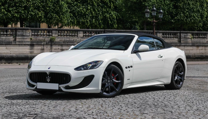 location-MASERATI-Paris-roadstr