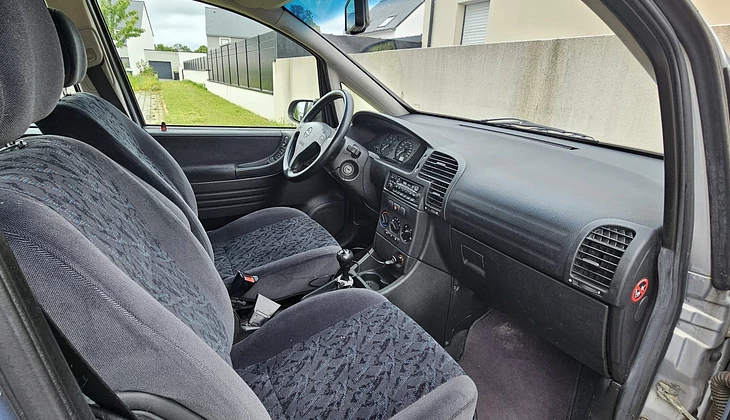 Location Opel Zaphira à Quéven 56530