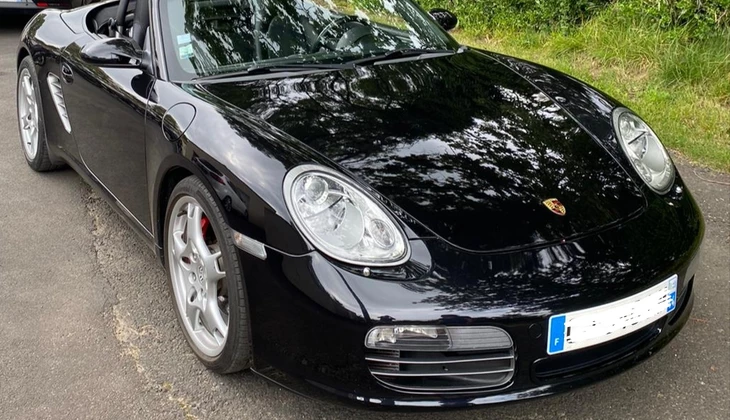 location-PORSCHE-Roannes-Saint-Mary-roadstr