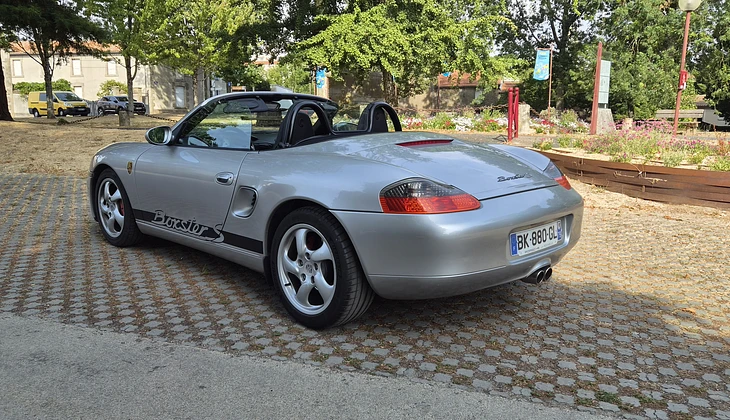 location-PORSCHE-Faye-l'Abbesse-roadstr