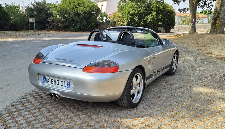 location-PORSCHE-Faye-l'Abbesse-roadstr