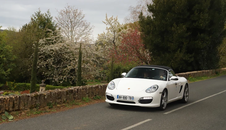 location-PORSCHE-Lyon-roadstr