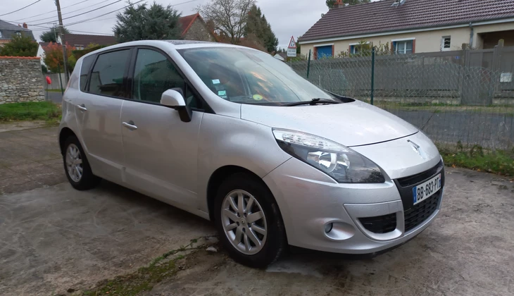 location-RENAULT-Ballancourt-sur-Essonne-roadstr