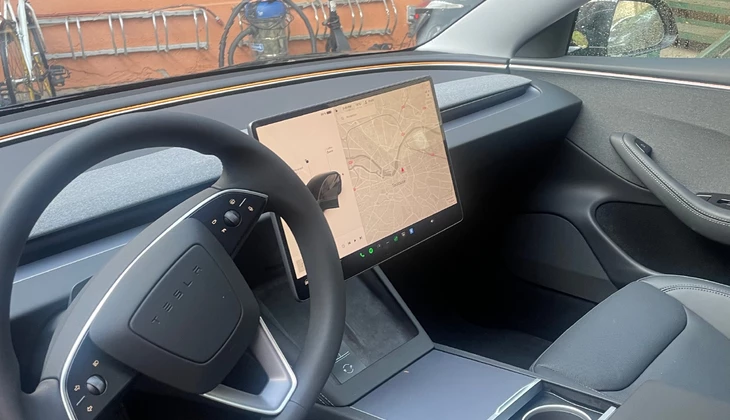 location-TESLA-Toulouse-roadstr