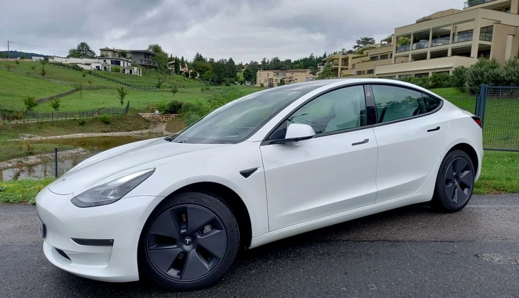 location-TESLA-Lognes-roadstr