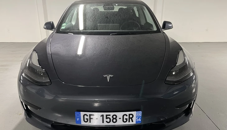 location-TESLA-Levallois-Perret-roadstr