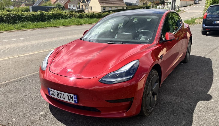 location-TESLA-Biarritz-roadstr