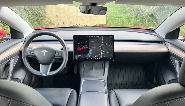 location-TESLA-Biarritz-roadstr