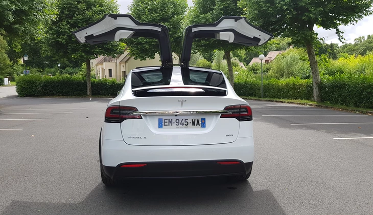 location-TESLA-Coignières-roadstr