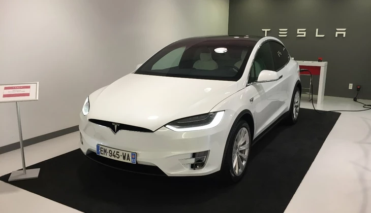 location-TESLA-Coignières-roadstr