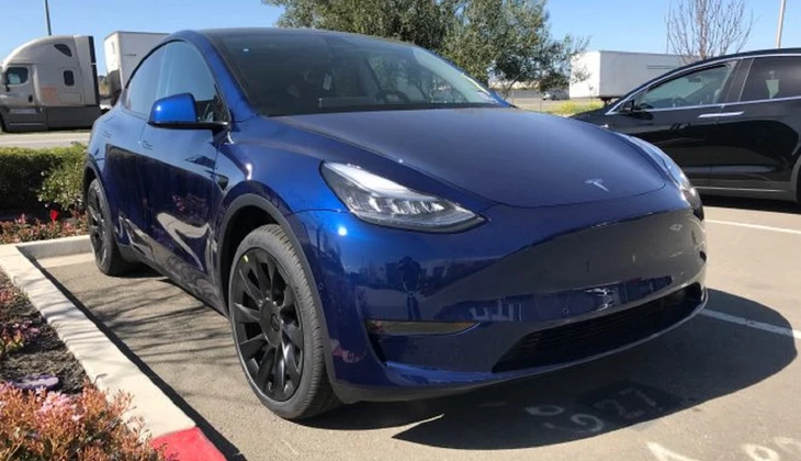 location-TESLA-Jouars-Pontchartrain-roadstr