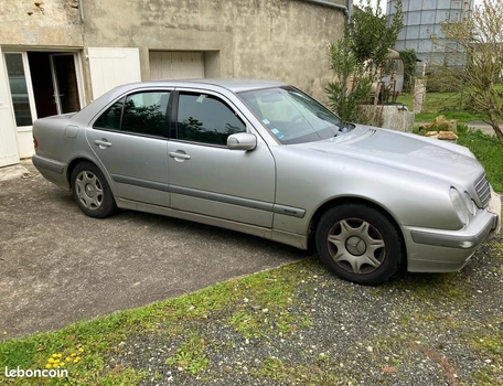 location-MERCEDES-BENZ-La Rochelle-roadstr