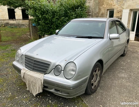 location-MERCEDES-BENZ-La Rochelle-roadstr