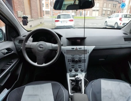 location-OPEL-Charleroi-roadstr