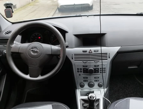 location-OPEL-Charleroi-roadstr