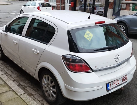 location-OPEL-Charleroi-roadstr