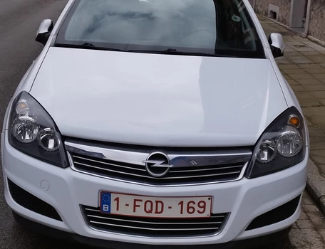 location-OPEL-Charleroi-roadstr