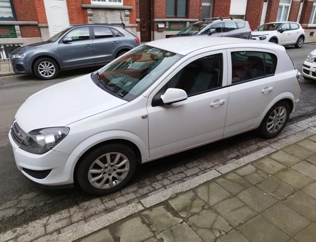 location-OPEL-Charleroi-roadstr
