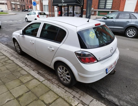 location-OPEL-Charleroi-roadstr