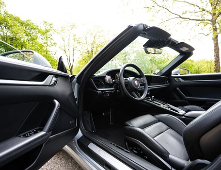 location-PORSCHE-Courbevoie-roadstr