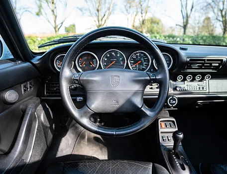 location-PORSCHE-Courbevoie-roadstr